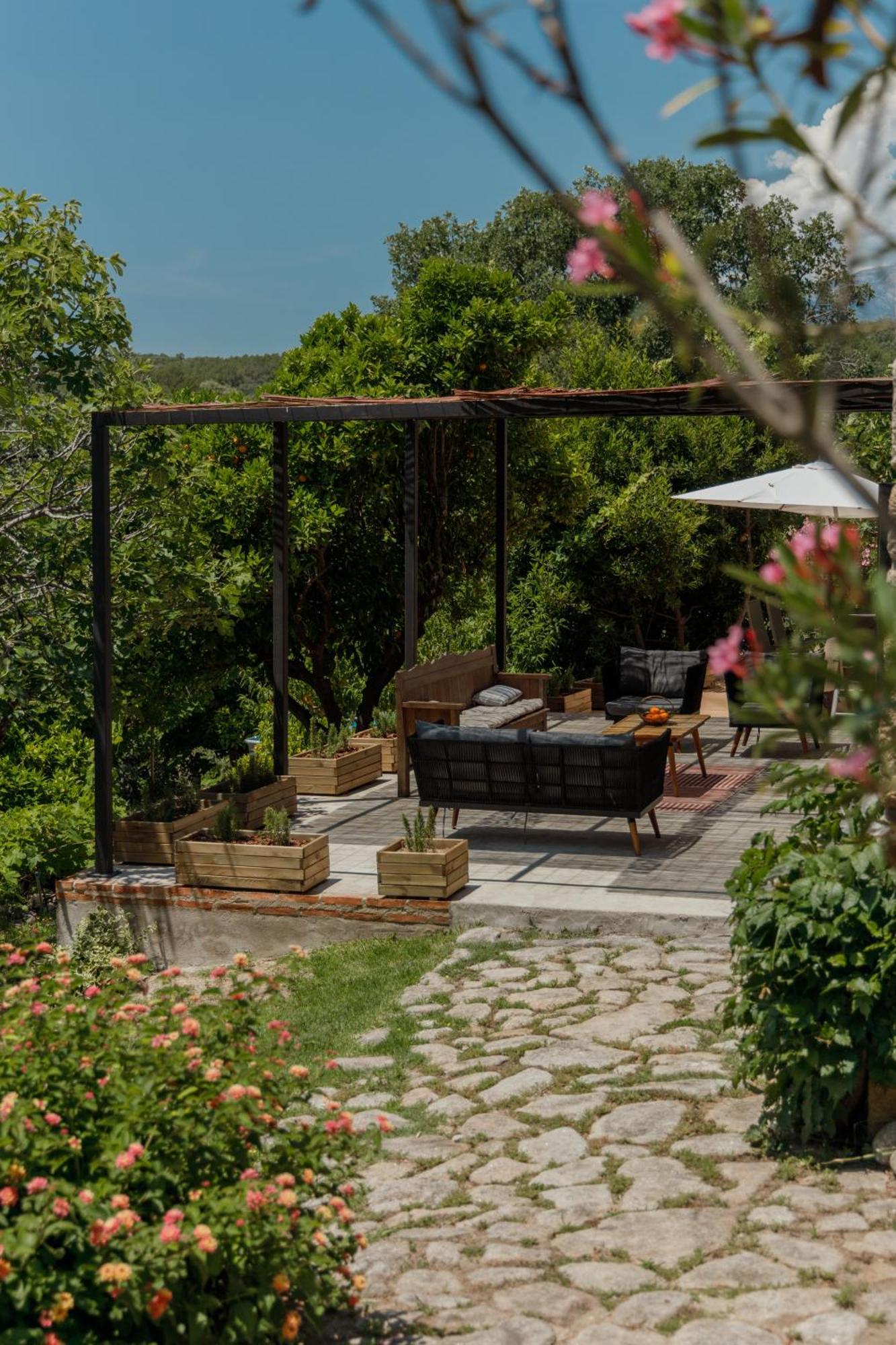 Casa Rural En Candeleda Con Piscina Y Un Maravilloso Jardin Екстер'єр фото